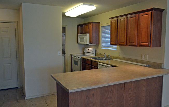 2 beds, 2 baths, $1,200