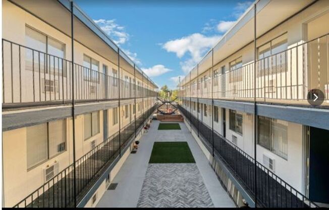 Courtyard Apartments
