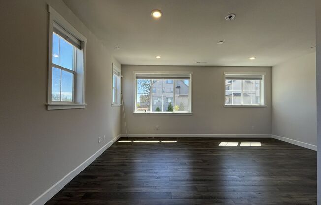 4 beds, 3.5 baths, $2,995