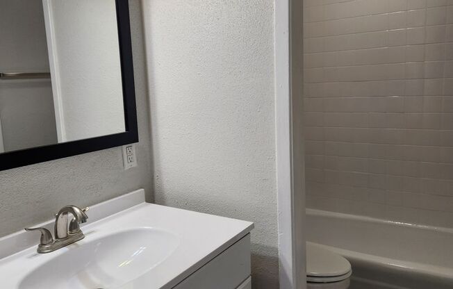 2 beds, 2 baths, 931 sqft, $1,350, Unit 13-1303