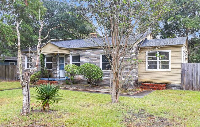 Charming Single-Family Home in Oak Forest, West Ashley