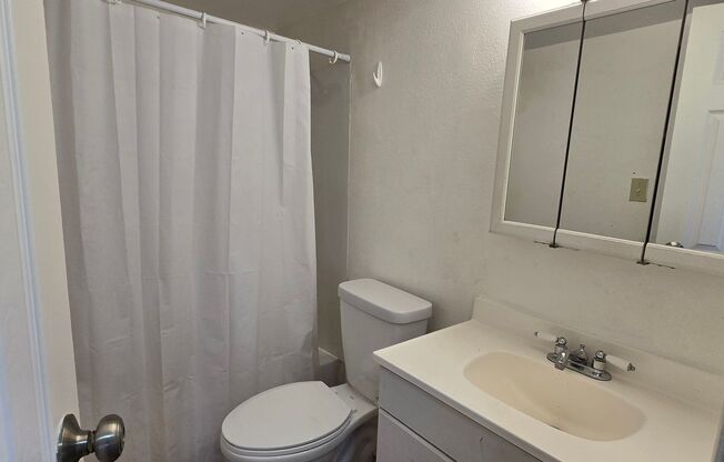 2 beds, 1 bath, $1,395