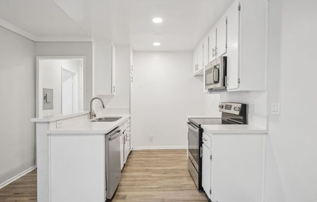 1 bed, 1 bath, 695 sqft, $1,898, Unit 208