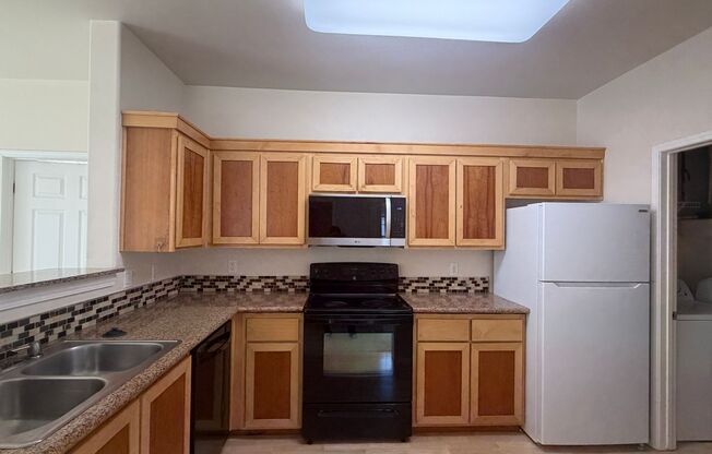 Gorgeous 2BD | 2BA Condo in the Heart of Orenco | GREAT Location | Water/Sewer/Garbage Included