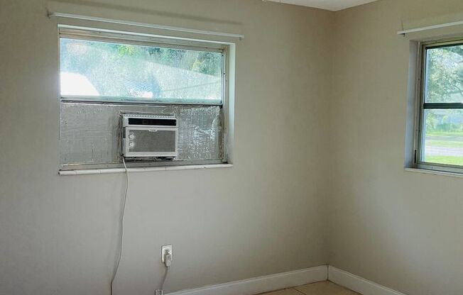 1 bed, 1 bath, 594 sqft, $1,295, Unit 3304 Edgewood Ave