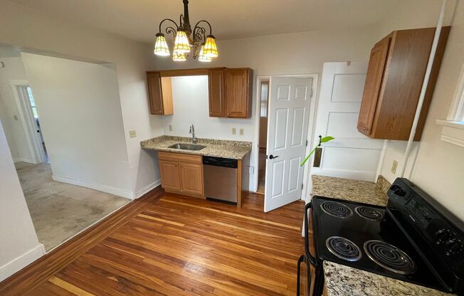 2 beds, 1 bath, $1,450, Unit 1st Floor