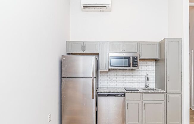 Studio, 1 bath, 325 sqft, $1,200, Unit Unit 101-Furnished