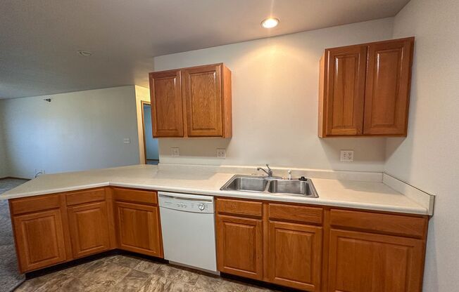 2 beds, 2 baths, 1,025 sqft, $875