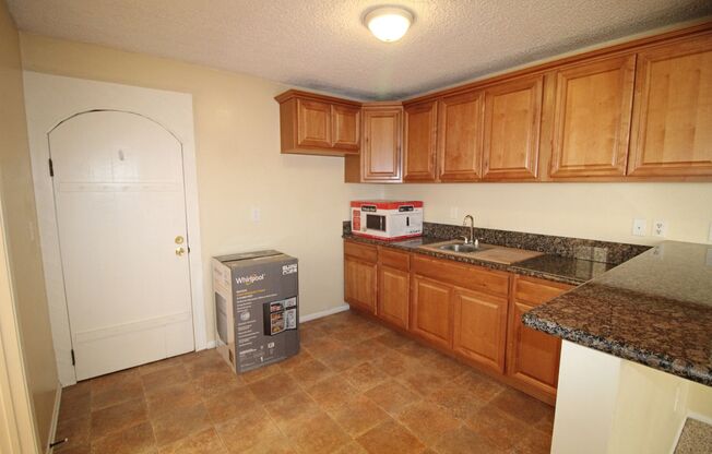 2 beds, 1 bath, $2,400