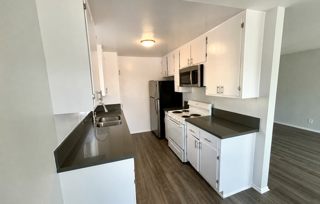 3 beds, 2 baths, 1,350 sqft, $2,898, Unit 45