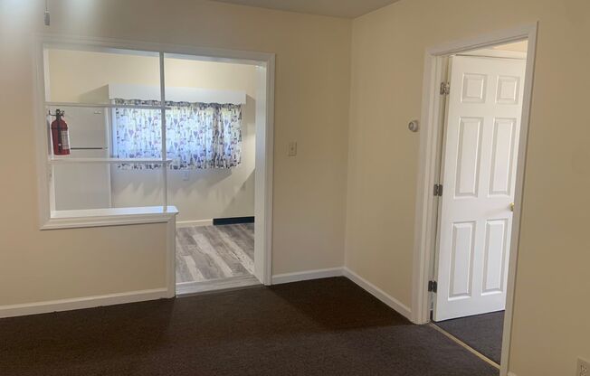 1 bed, 1 bath, $1,000, Unit B