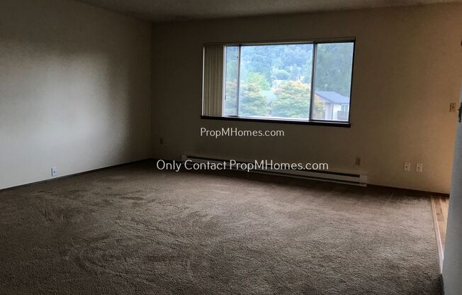 2 beds, 1 bath, $1,699, Unit 730 W Powell Blvd