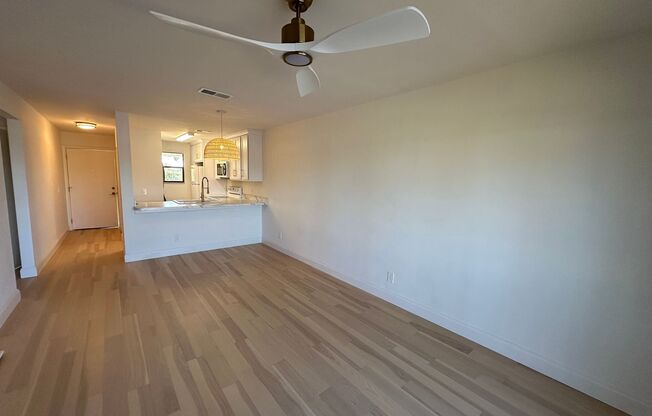 2 bedroom 1 Bath newly renovated 1 mile from the beach