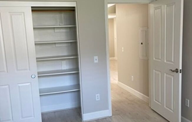 Fabulous Montebello condo, walk/bike to Apple, shopping, entertainment.  Move in NOW!!