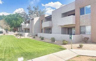 1065 W 1 ST