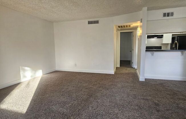 1 bed, 1 bath, 680 sqft, $1,250, Unit 323