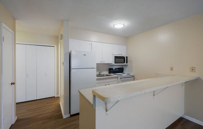 Studio, 1 bath, 445 sqft, $775, Unit 214