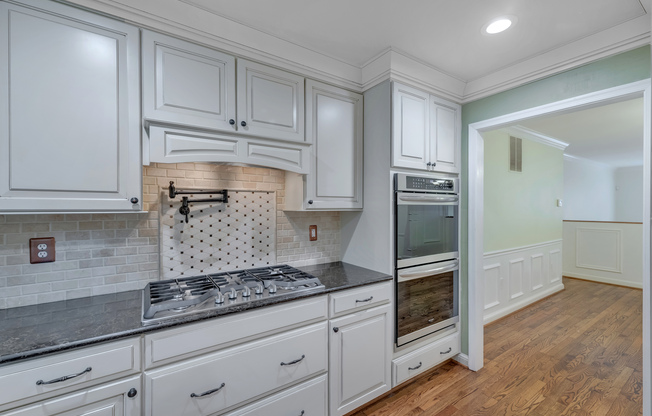 1427 MCLEAN MEWS CT