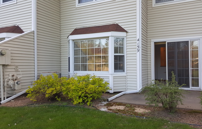 4159 Maureen Drive NE