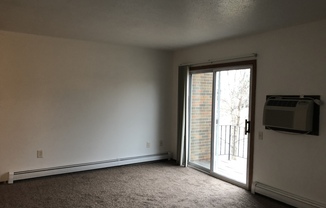 2 beds, 1 bath, $750, Unit 13