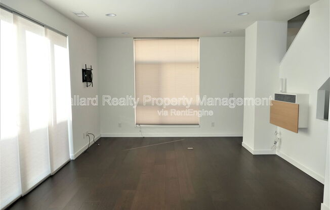 141B 22nd Ave E