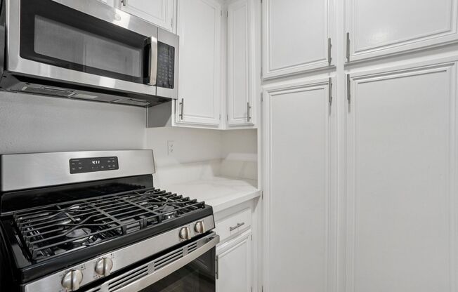 1 bed, 1 bath, 700 sqft, $1,798, Unit 108