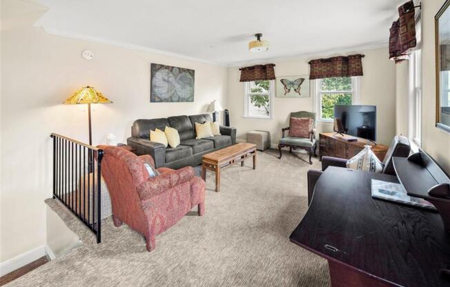 2 beds, 1 bath, 1,200 sqft, $5,750
