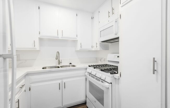 1 bed, 1 bath, 750 sqft, $1,998, Unit 218