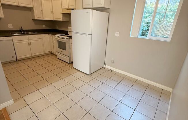 2 Bed 1.5 Bath Townhome in Colusa Terrace - Linda Vista/USD