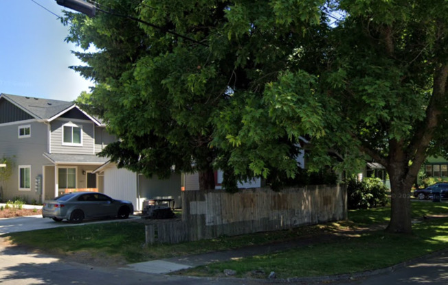 $250 OFF FIRST MONTH - 3 Bedroom House in NE Salem