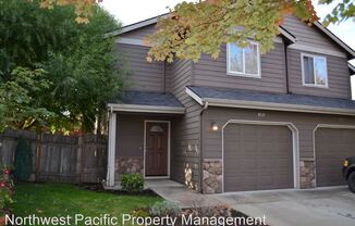3515-3517 Fisher Ct NE