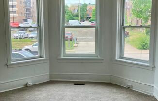 Beautiful Spacious Apartments close to Pitt and CMU!!