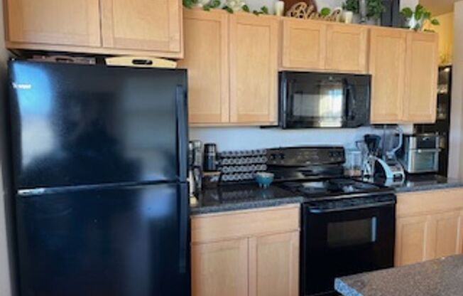 2 beds, 2 baths, 926 sqft, $1,725, Unit 212