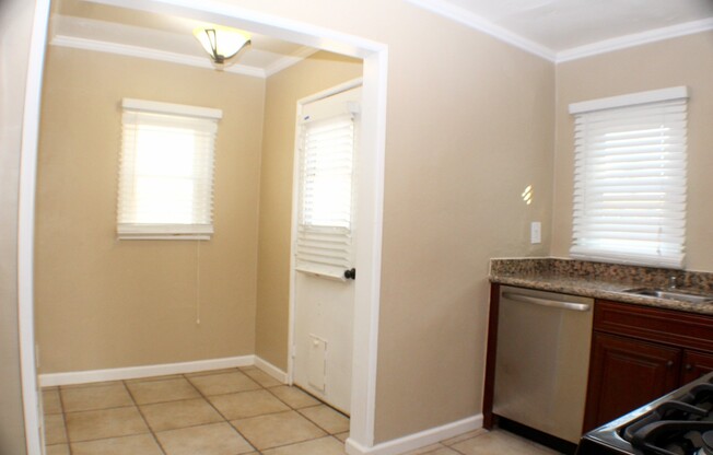 Charming 2BR/1BA House in OB W/ parking, W/D, & more!