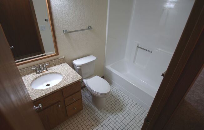 2 beds, 2 baths, 915 sqft, $1,695, Unit 204