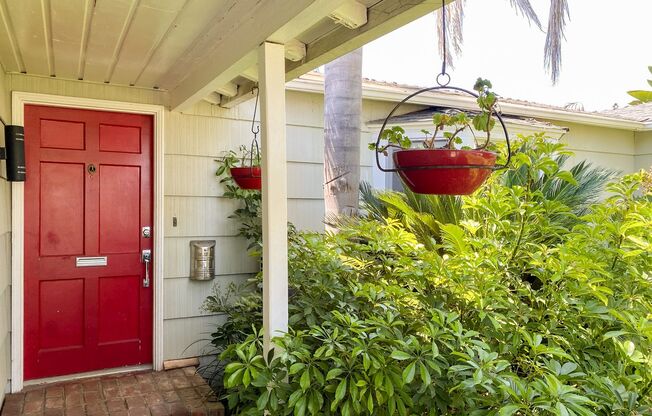 Serene Burlingame Retreat: 2+ Bedroom Home with Canyon Views