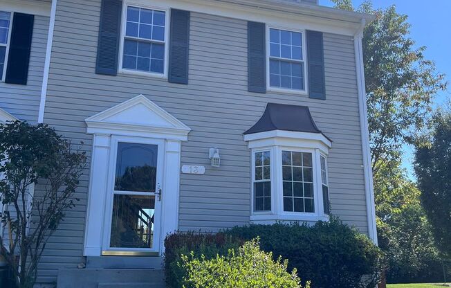 Updated End Unit Townhouse In Sterling