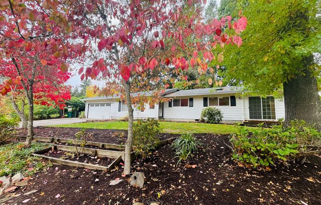 Charming One-Level Home in Garden Home — Near Washington Square & Trader Joe’s! Landscaping Included + Half Off First Month’s Rent!