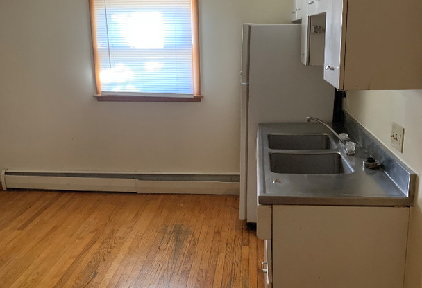 1 bed, 1 bath, $550, Unit 3