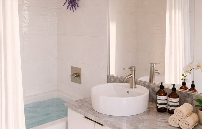 2 beds, 1 bath, 950 sqft, $2,950, Unit 709