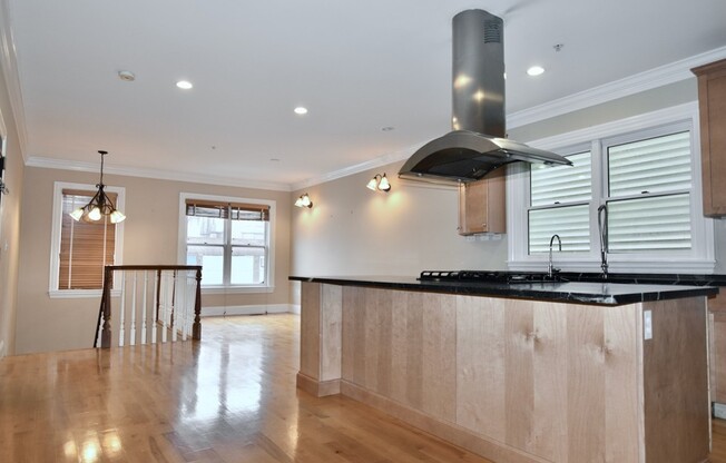 360 Dorchester St 3
