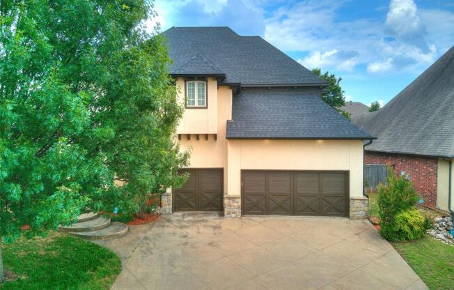 Stunning Executive Home for Lease!