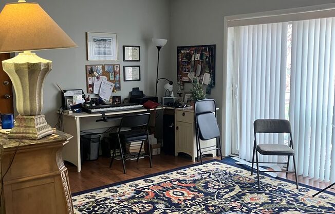 116 W. 8th St-Riverview Apts