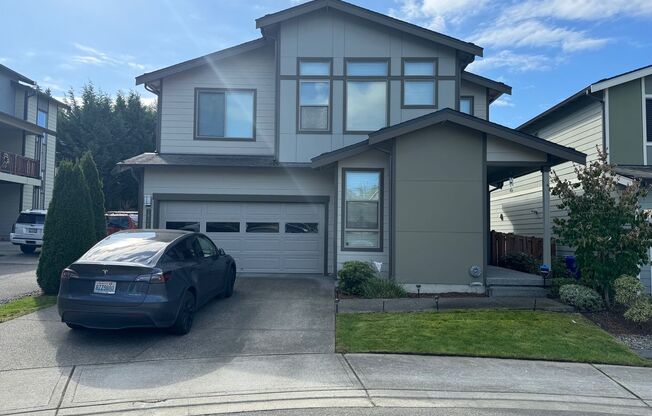 Beautiful Two-Story Home in Renton!