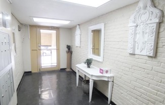 1105 1 AVE