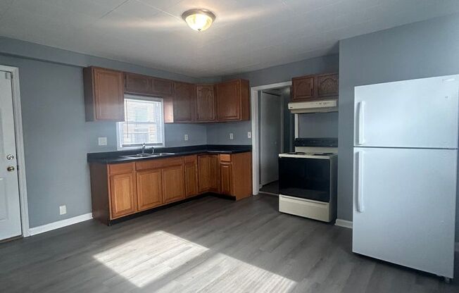 3 beds, 2 baths, $950