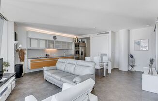 2 beds, 2 baths, $4,400, Unit # 802