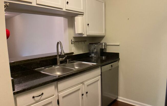 2 beds, 2 baths, $1,595, Unit Unit 1A32