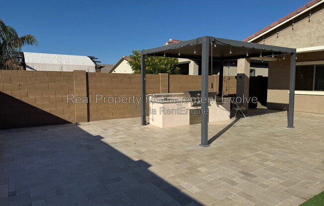 5 beds, 3 baths, 2,033 sqft, $2,990