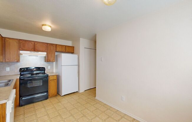 3 beds, 2 baths, $950